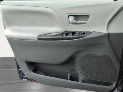 2018 Toyota Sienna LE Auto Access Seat