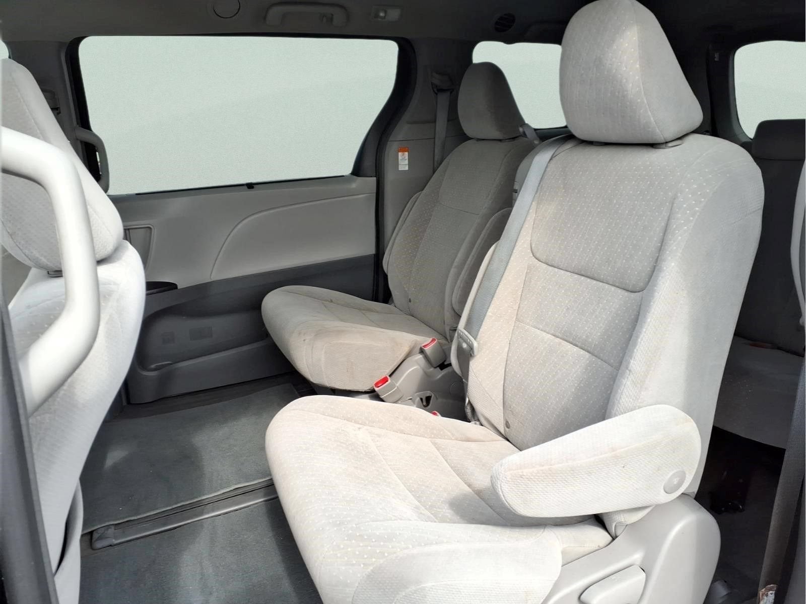 2018 Toyota Sienna LE Auto Access Seat