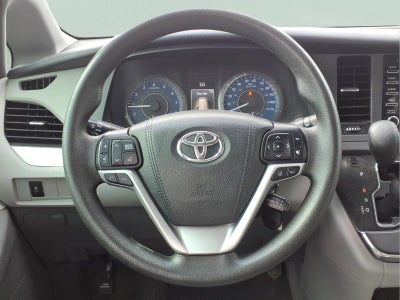 2018 Toyota Sienna LE Auto Access Seat