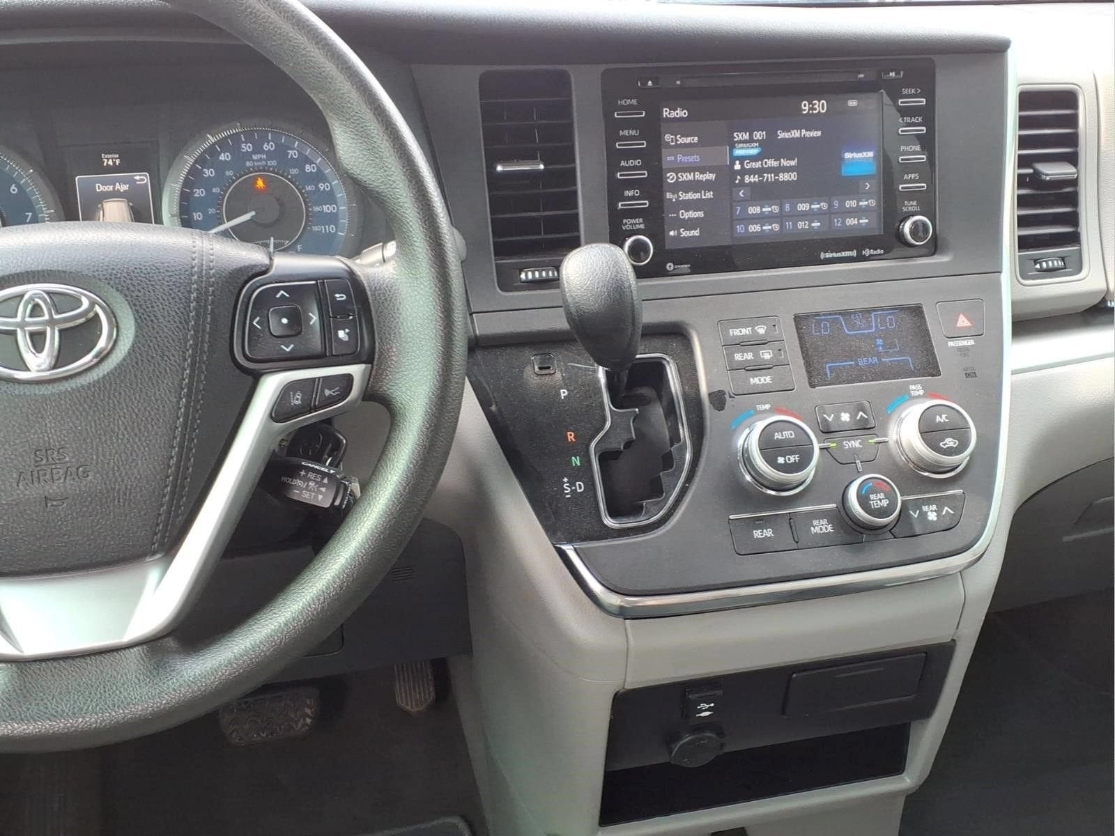 2018 Toyota Sienna LE Auto Access Seat