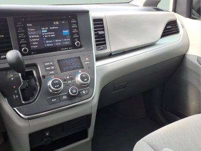2018 Toyota Sienna LE Auto Access Seat