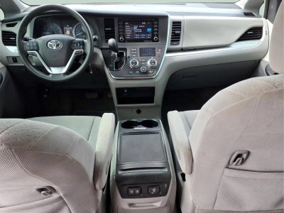 2018 Toyota Sienna LE Auto Access Seat
