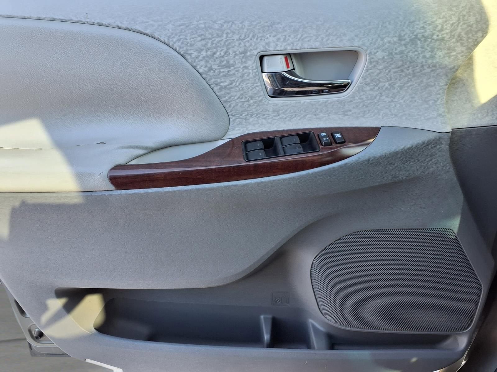 2011 Toyota Sienna XLE AAS