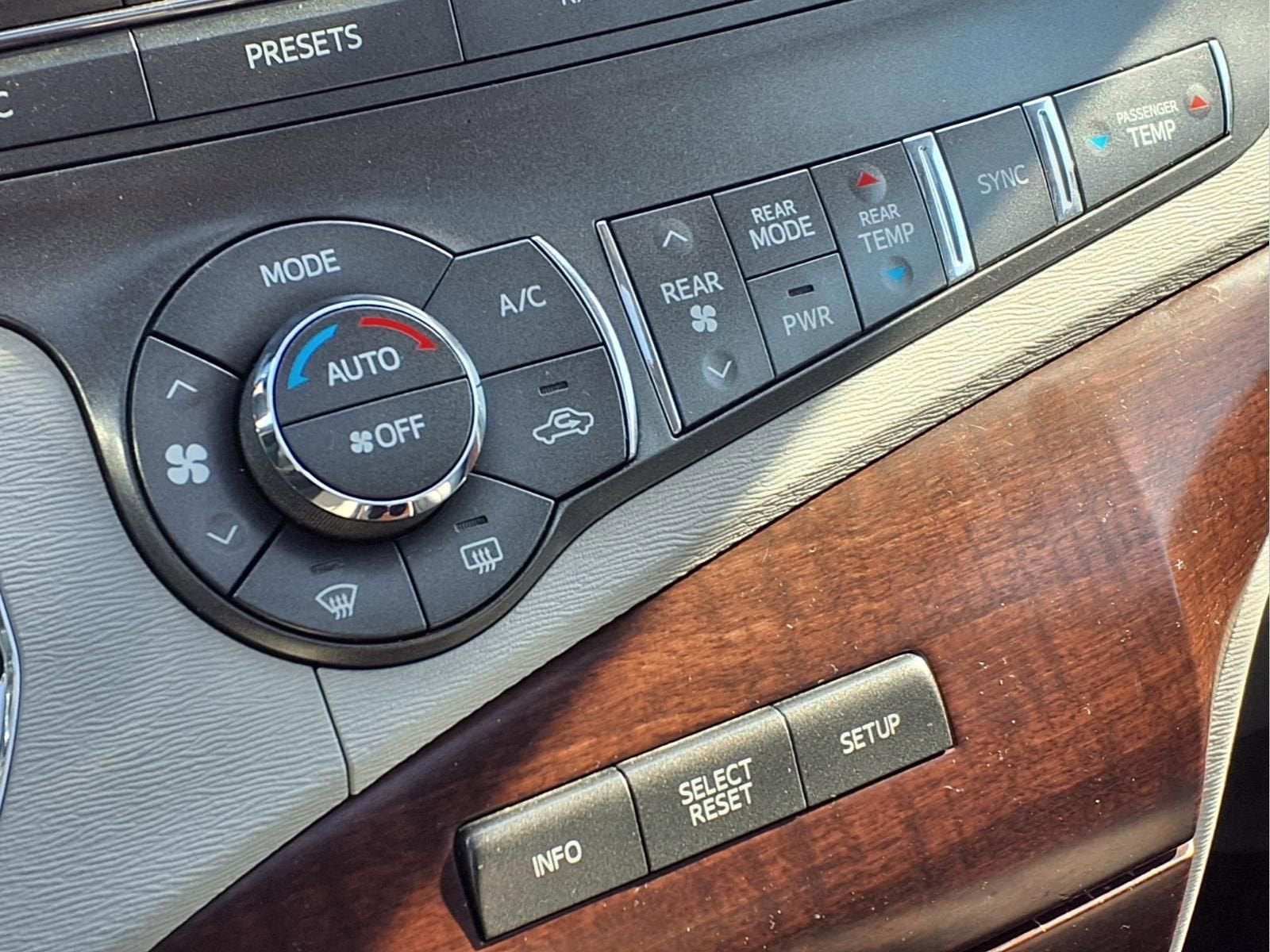 2011 Toyota Sienna XLE AAS