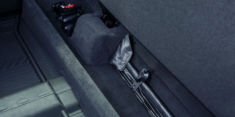 Under-seat storage compartment in vehicle